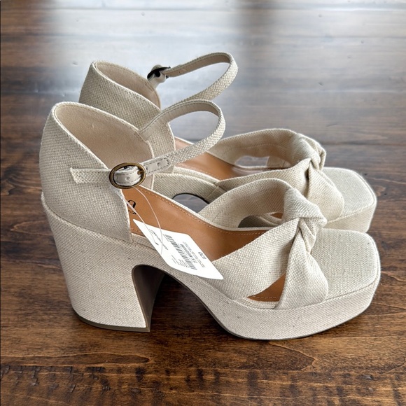 a.n.a Shoes - NWT a.n.a. Women's Holland Natural Platform Sandals Size 7.5